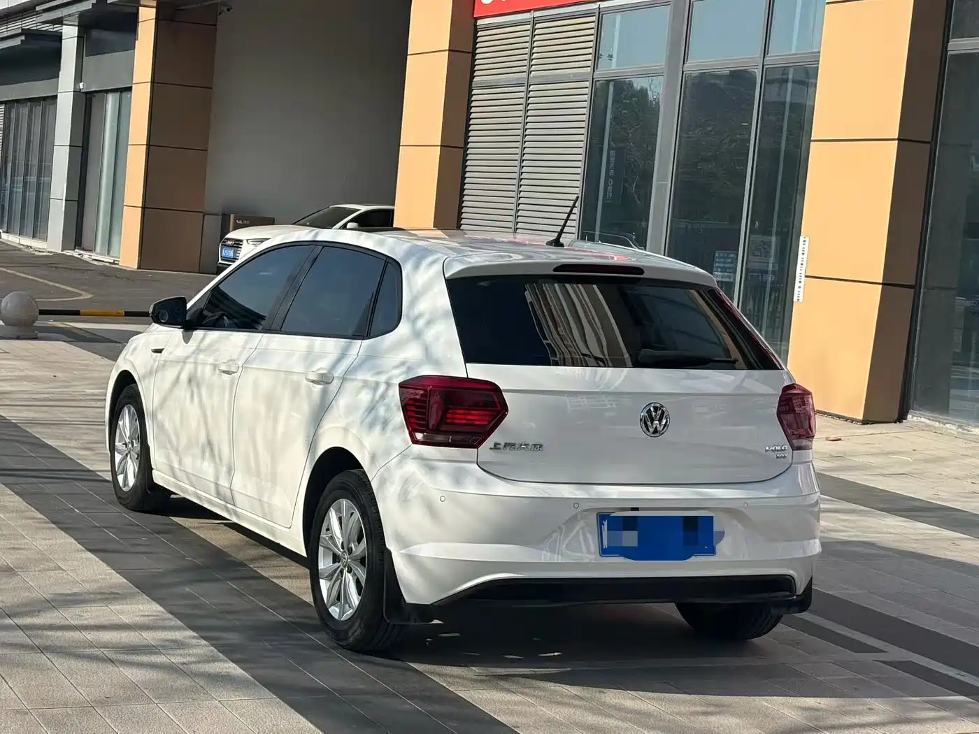 VOLKSWAGEN POLO
