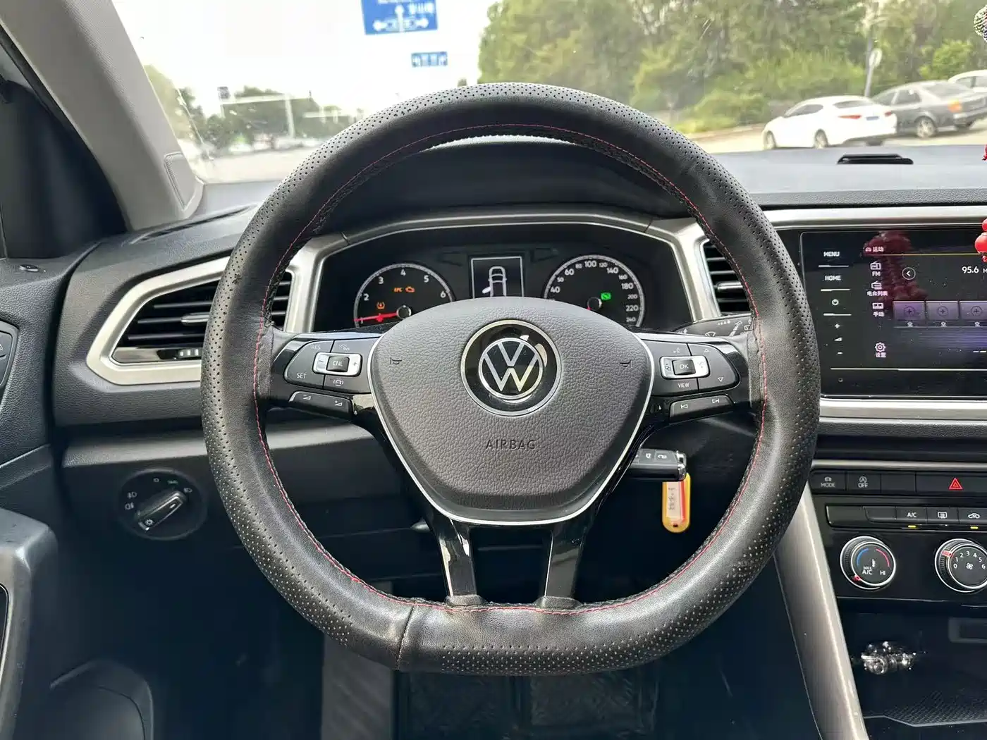 Volkswagen T-Roc, миниатюра 13