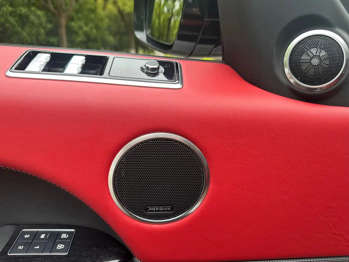 Land Rover Range Rover Sport 2022 3.0 L6 Gloss Black Edition фото 12
