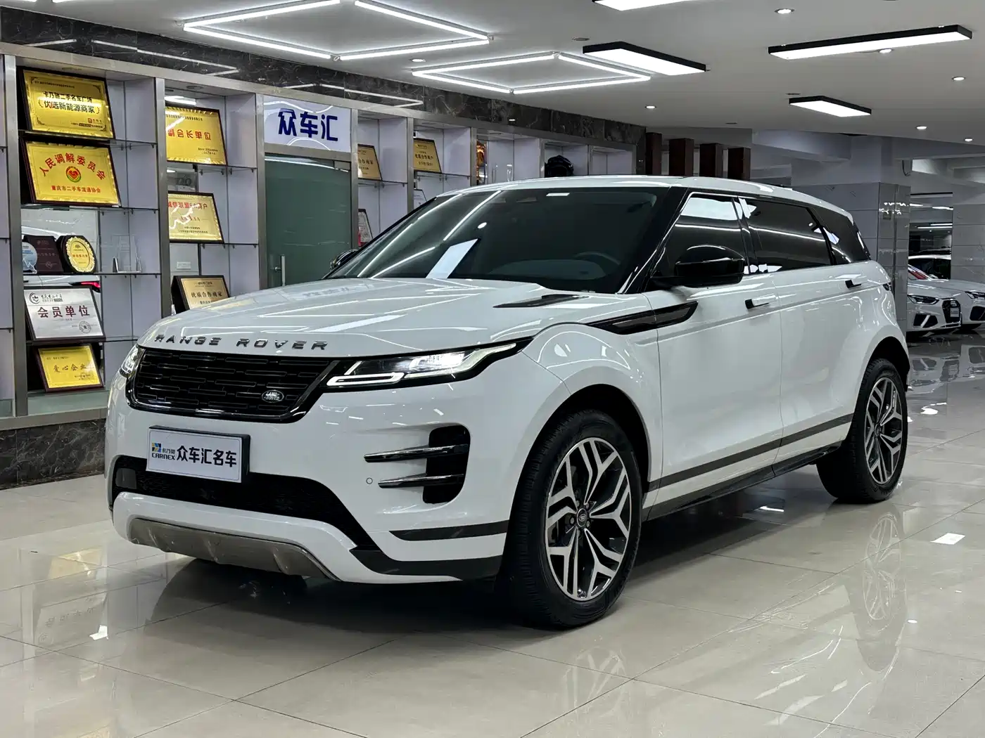 Land Rover Range Rover Evoque 2024 Range Rover Evoque L 249PS Light Master Edition