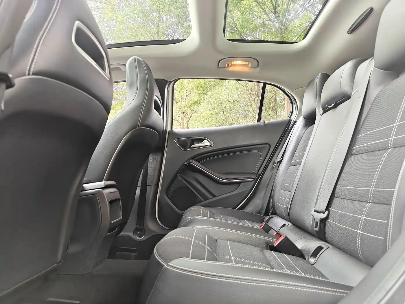 Mercedes-Benz GLA (Import) 2015 GLA 200 фото 16