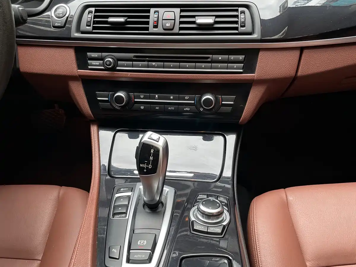 BMW 5 Series 2014 520Li Elegance фото 18