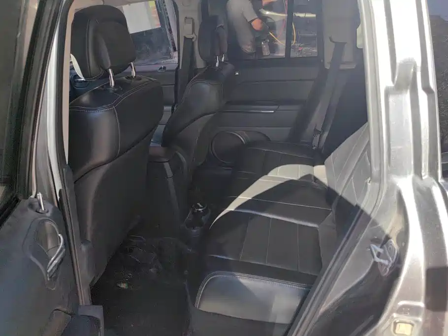 Photo 10 - Jeep Compass (Import)