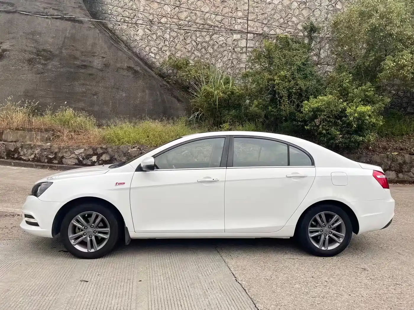 Geely Emgrand 2016 2016 Sedan 1.5L Manual Up Version