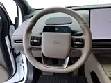 صورة 15 - Li Auto i6