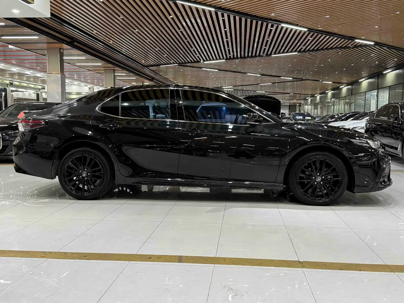 Toyota Camry 2023 2.5S Knight Edition фото 4