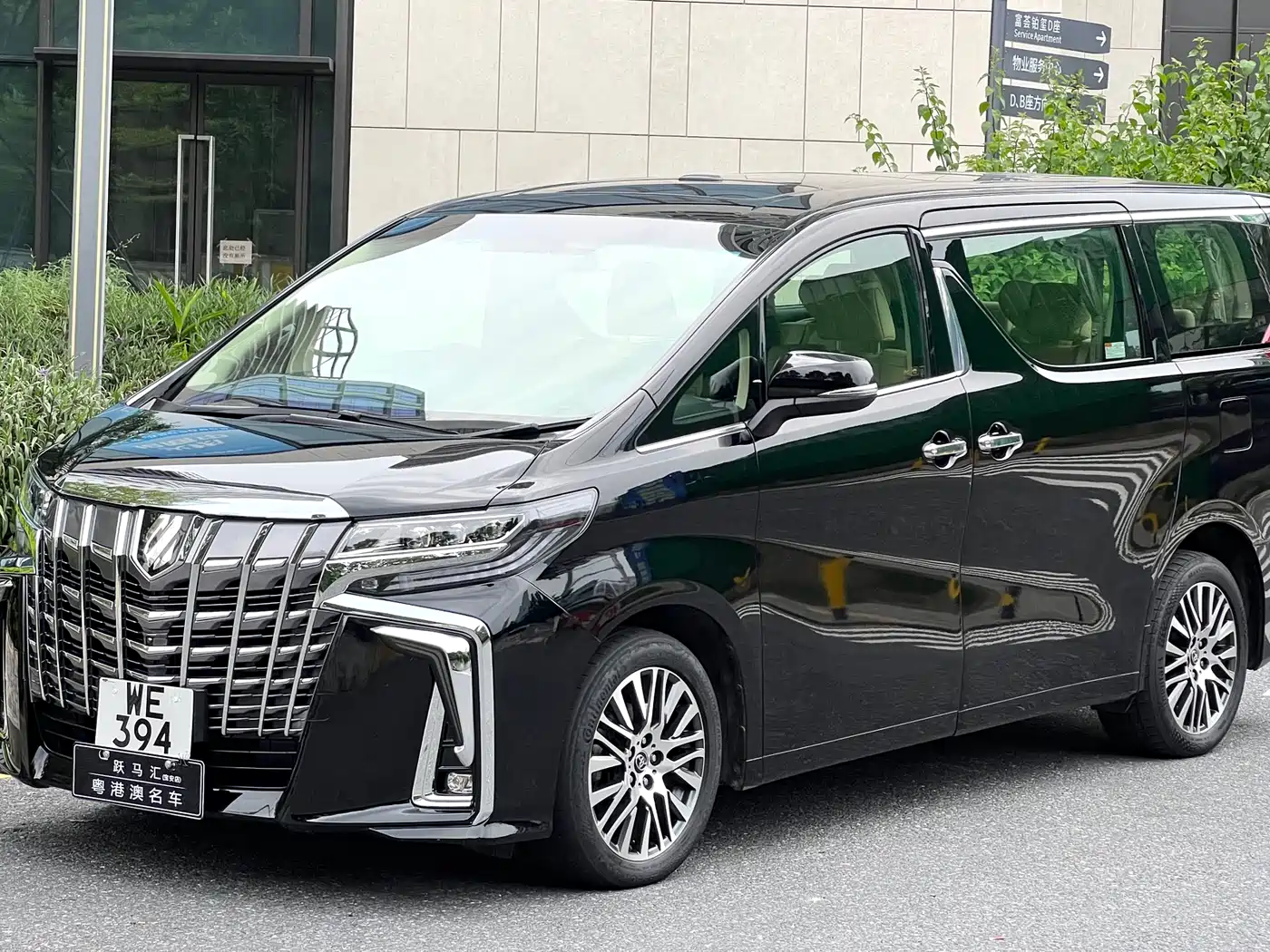Toyota Alphard 2015 3.5L Luxury Edition фото 2