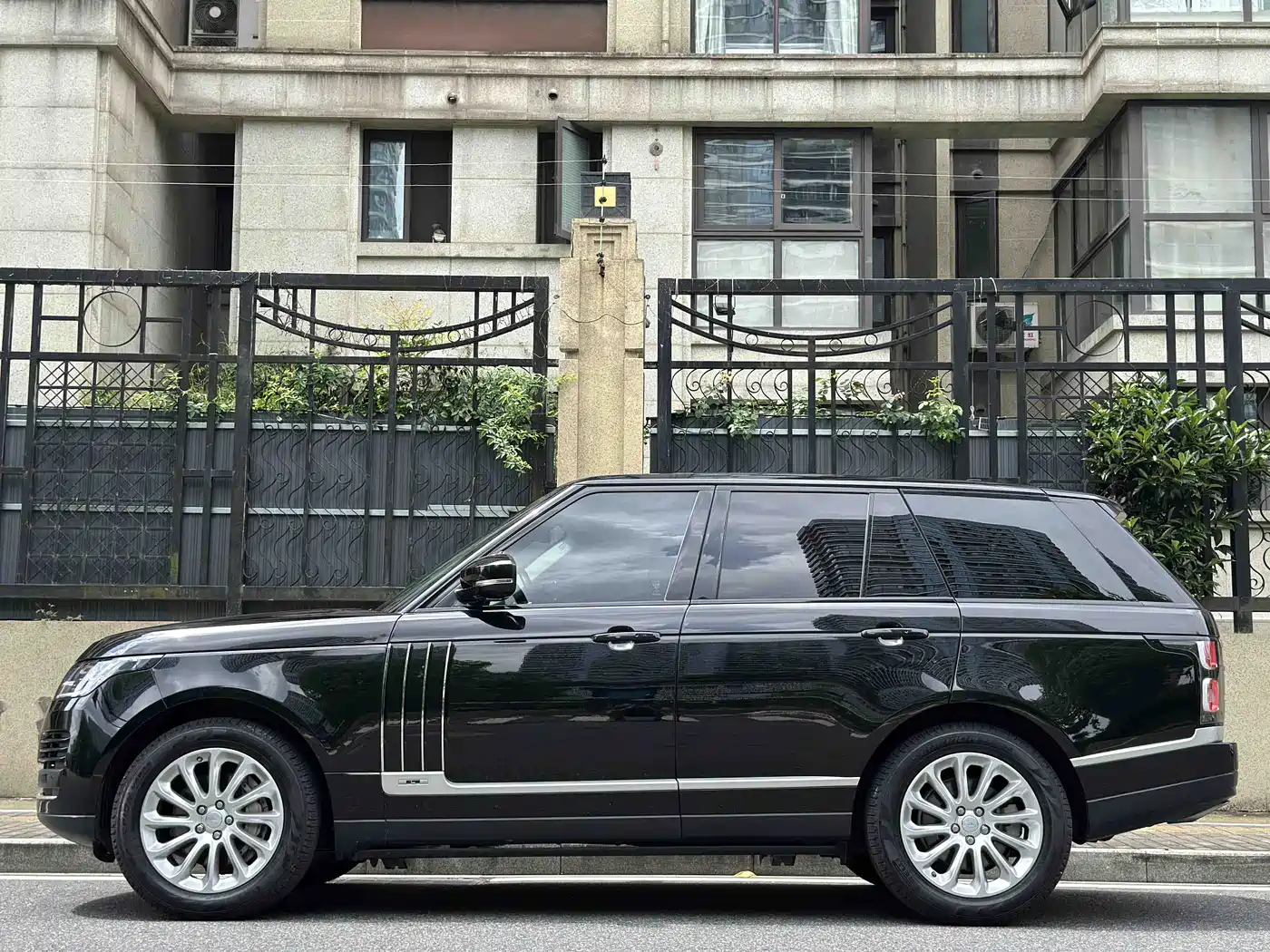 Land Rover Range Rover 2018 3.0 SC V6 Vogue Heritage Edition фото 7