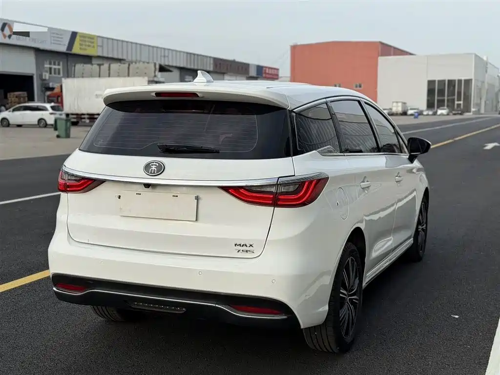 BYD Song MAX New Energy 2019 DM 1.5T Smart Connect Advance 7-seater China V фото 5