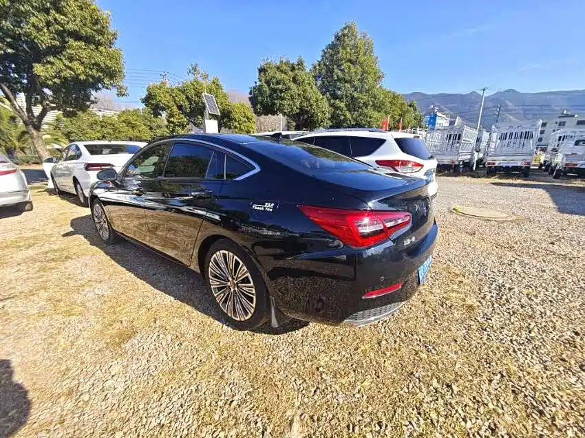 Hongqi H5 2022 Classic 1.5T DCT Flag Rhythm Edition фото 5