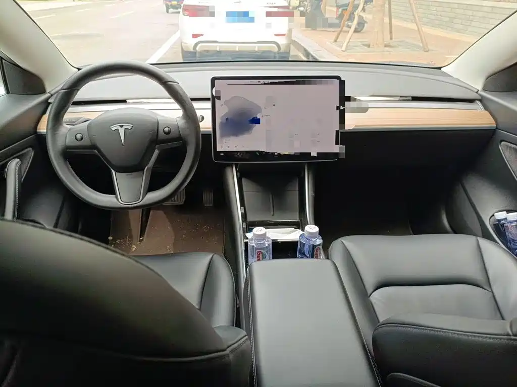 Фото 13 - Tesla Model 3