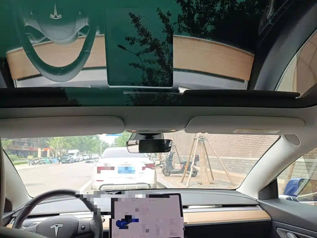 Фото 9 - Tesla Model 3