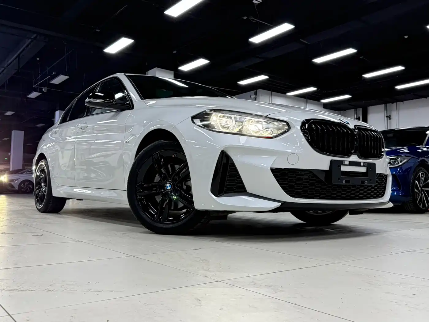 BMW 1 Series 2023 120i M Sport Shadow Edition фото 2