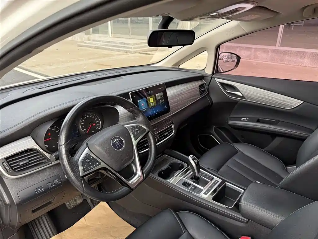 BYD Song MAX New Energy 2019 DM 1.5T Smart Connect Advance 7-seater China V фото 8