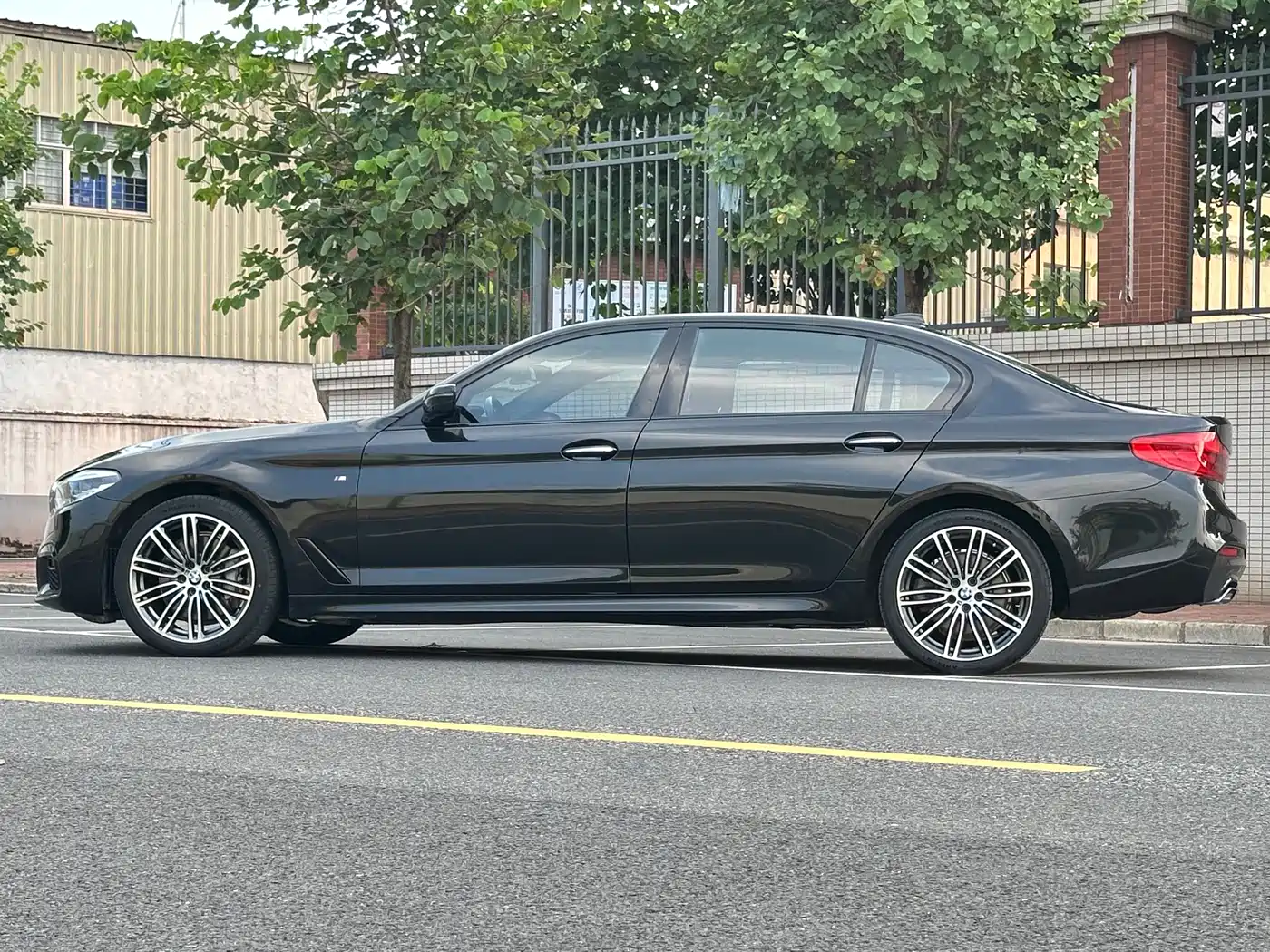 BMW 5 SERIES