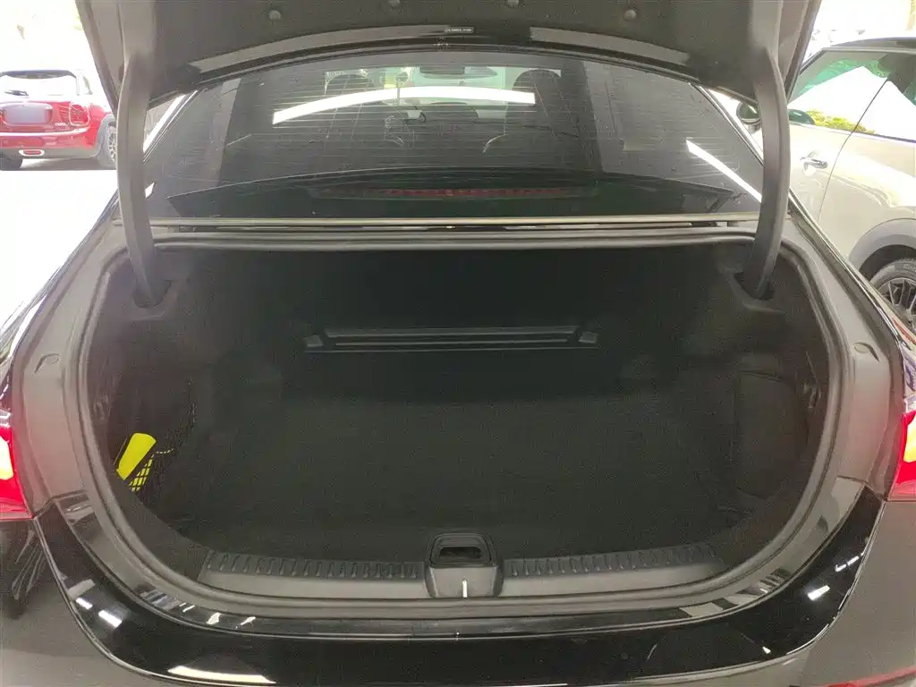 Mercedes-Benz E-Class 2025 E 260 L фото 15