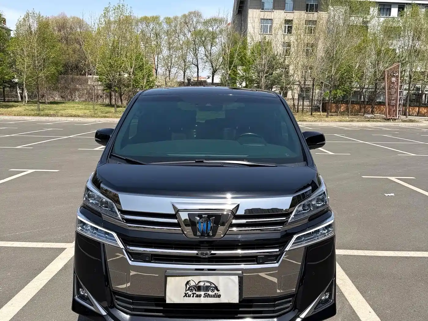 Toyota Vellfire 2021 Crown Hybrid 2.5L HV Premium Edition фото 2
