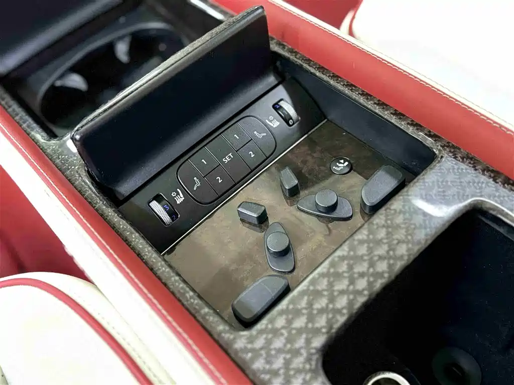 Bentley Flying Spur 2012 6.0T Limited Edition фото 12
