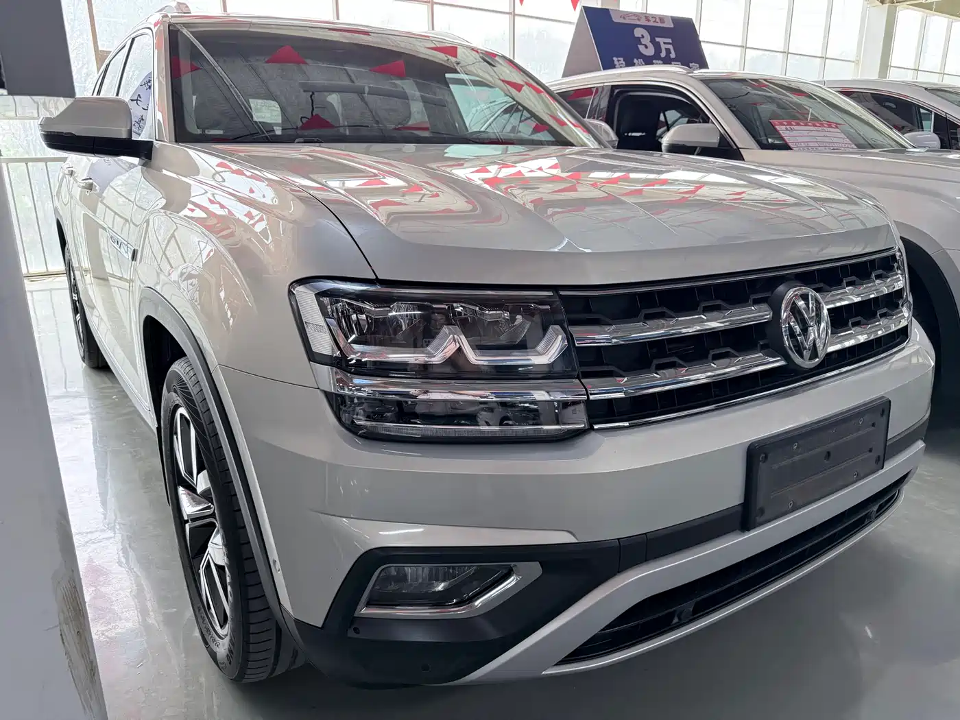 Volkswagen Teramont 2020 380TSI 4WD Luxury Edition China VI фото 3