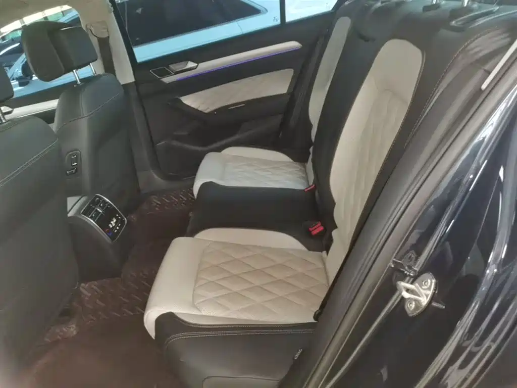 Volkswagen Magotan 2023 Model 2 Million Commemorative Edition 330TSI DSG Luxury фото 17