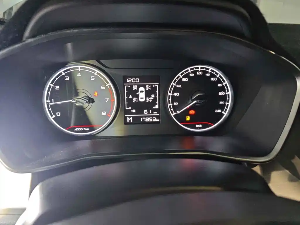 Фото 4 - Geely Binyue