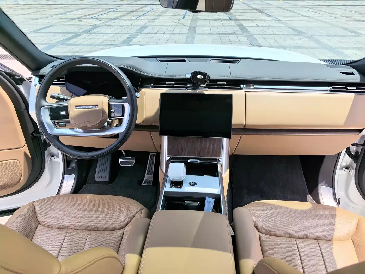 Land Rover Range Rover 2025 3.0 L6 360PS Golden Age Edition фото 17