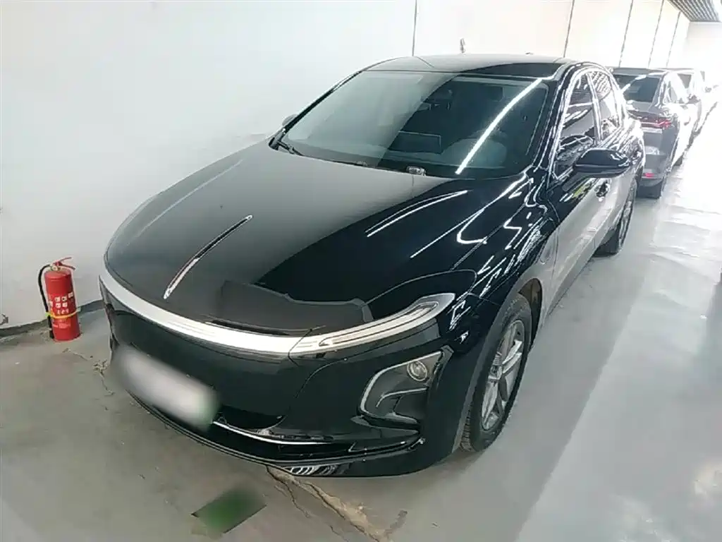 Hongqi E-QM5 2025 Model 500km Travel Edition