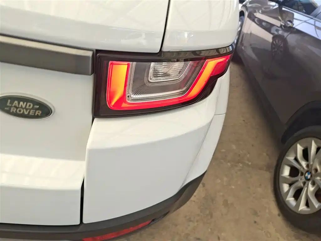 Land Rover Range Rover Evoque 2017 2.0T British Style Edition фото 8