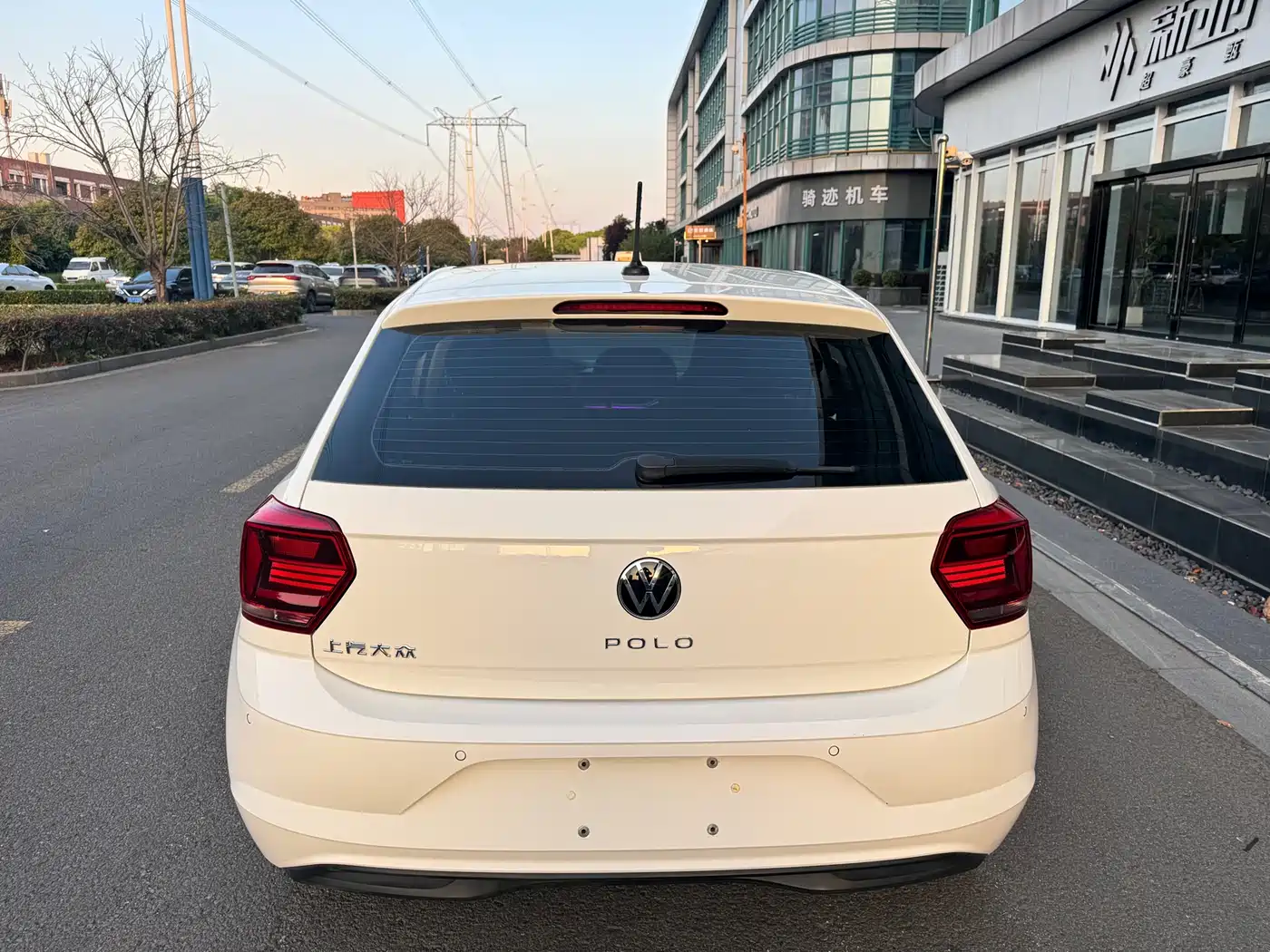 VOLKSWAGEN POLO