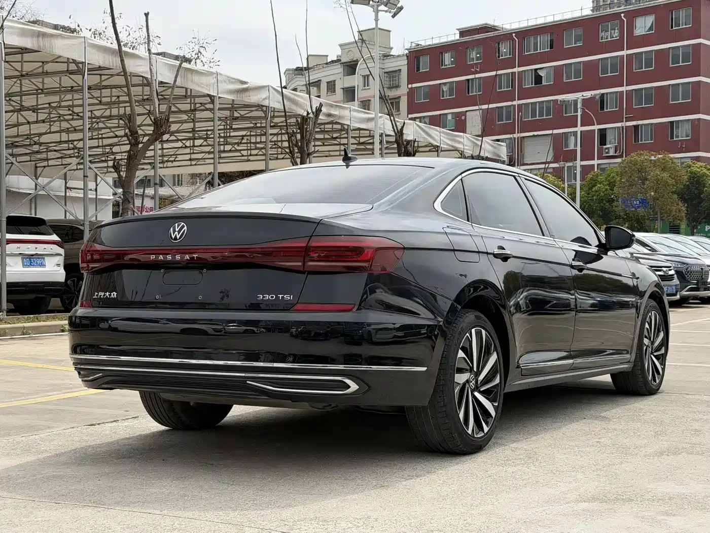 Volkswagen Passat 2023 330TSI Luxury Edition фото 6