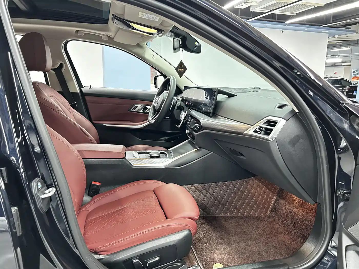 BMW 3 Series 2024 330Li M Sport Shadowline Package фото 33