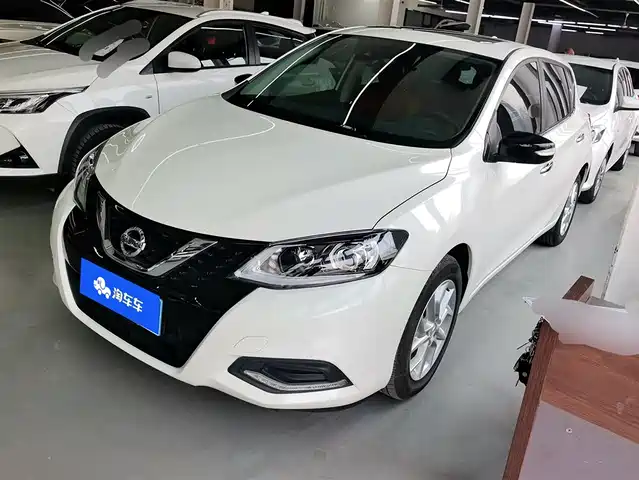 NISSAN TIIDA