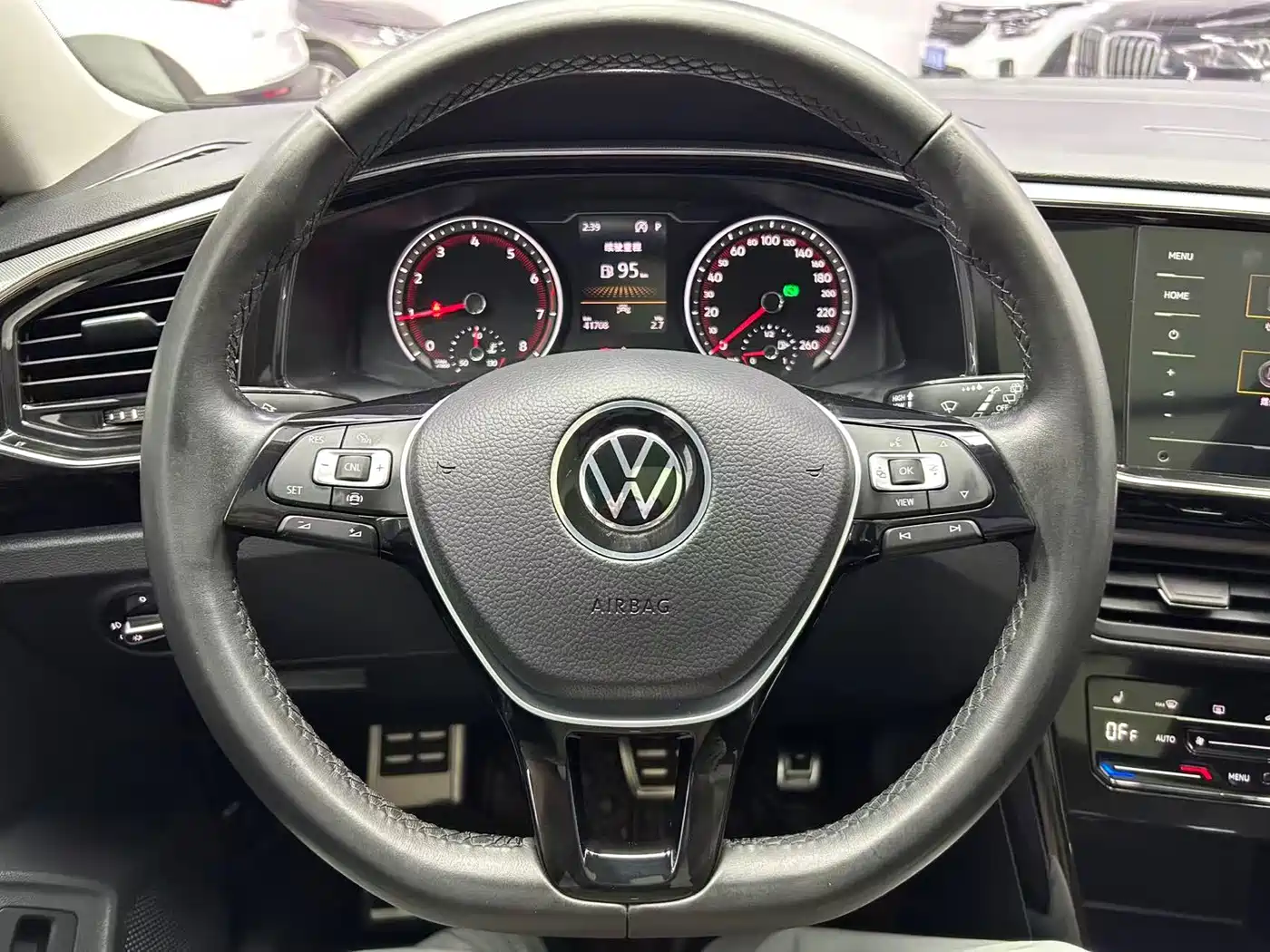 Volkswagen Tayron 2022 280TSI 2WD Luxury Smart Connect Edition фото 12