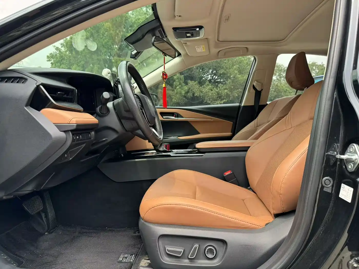 Toyota Camry 2024 2.0GVP Luxury Edition фото 4