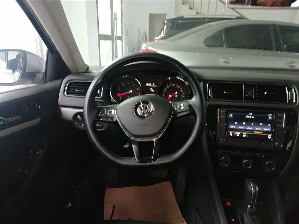 Volkswagen Sagitar 2017 230TSI Automatic Comfort фото 7