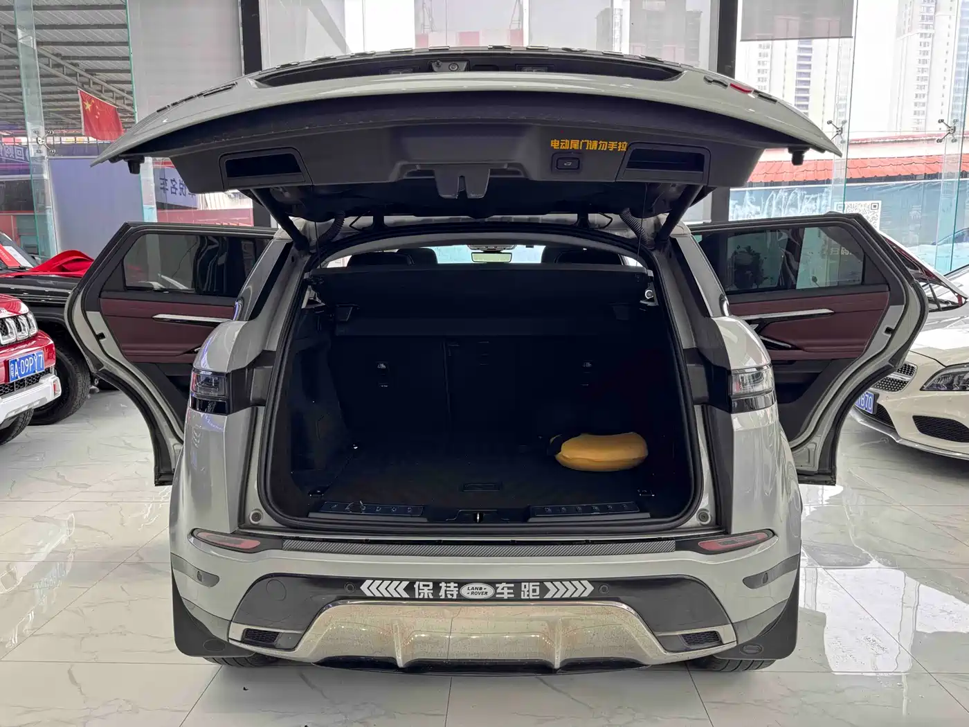 Land Rover Range Rover Evoque 2021 Range Rover Evoque L 249PS R-Dynamic SE Luxury Edition фото 29
