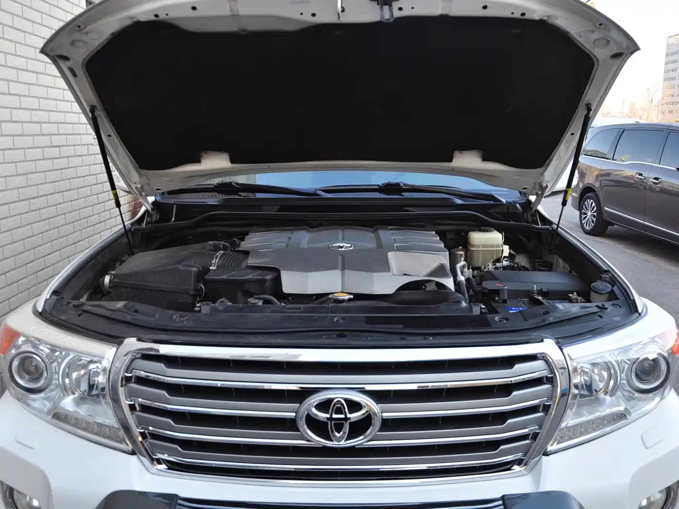Toyota Land Cruiser 2012 4.6L Automatic VX фото 19