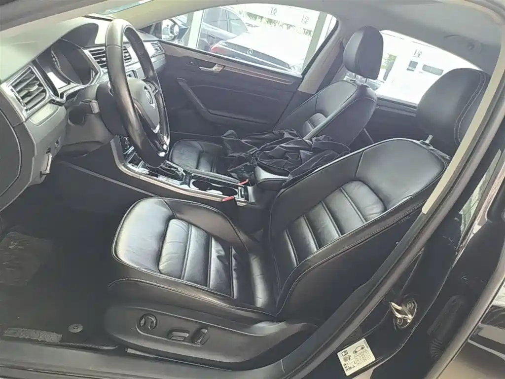Volkswagen Passat 2017 330TSI DSG Prestige фото 15