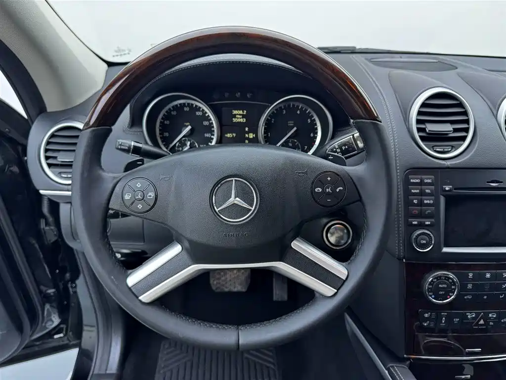 Mercedes-Benz GL-Class фото 13
