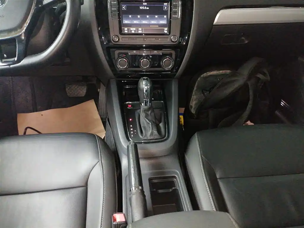 Volkswagen Sagitar 2017 230TSI Automatic Comfort фото 10