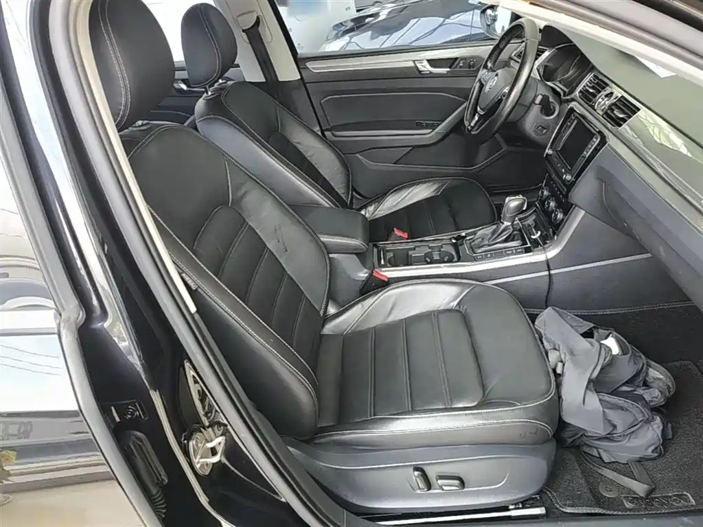 Volkswagen Passat 2017 330TSI DSG Prestige фото 25