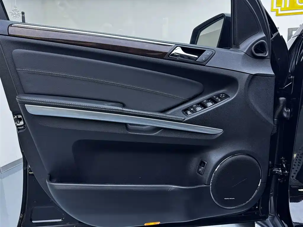 Mercedes-Benz GL-Class фото 11