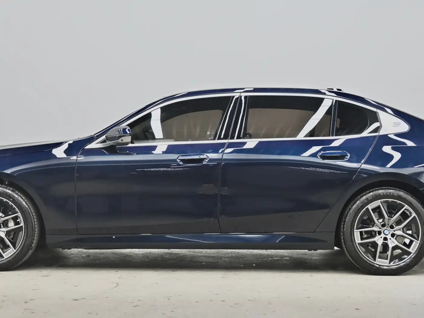 BMW 5 Series 2024 530Li Leading Model Luxury Package фото 24