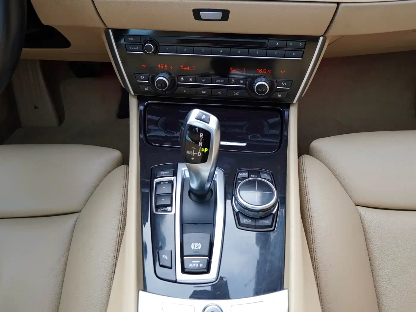 BMW 5 Series GT 2013 535i Leadership фото 9