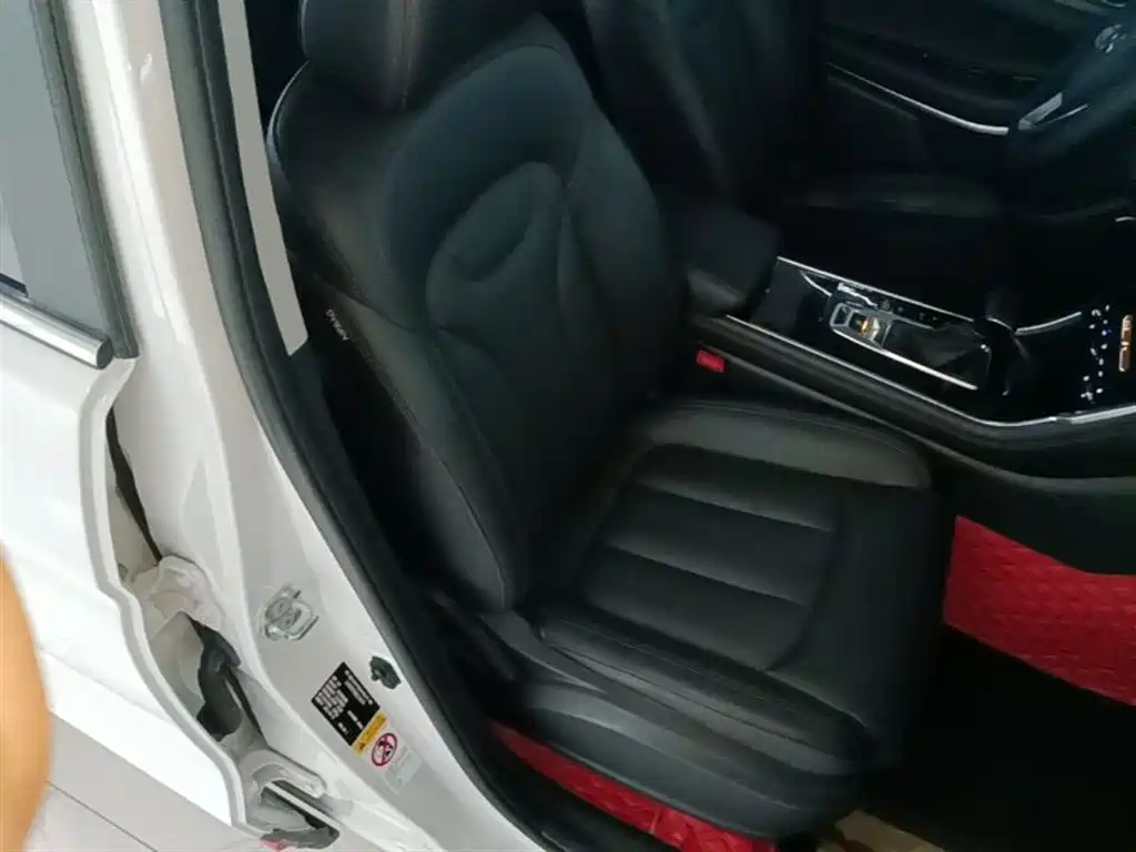 Фото 25 - Changan CS75
