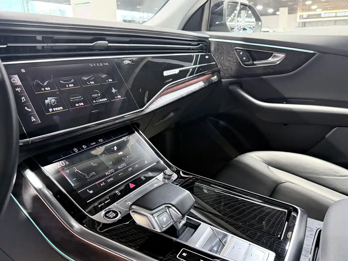 Audi Q8 2020 2021 Model 45 TFSI Luxury Elegance