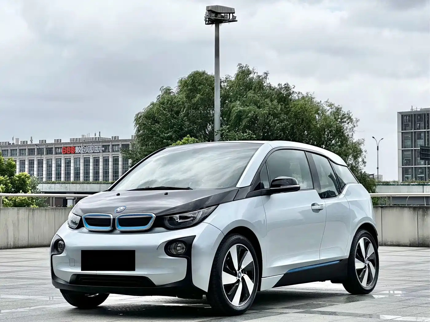 Photo 1 - BMW i3 (Import)