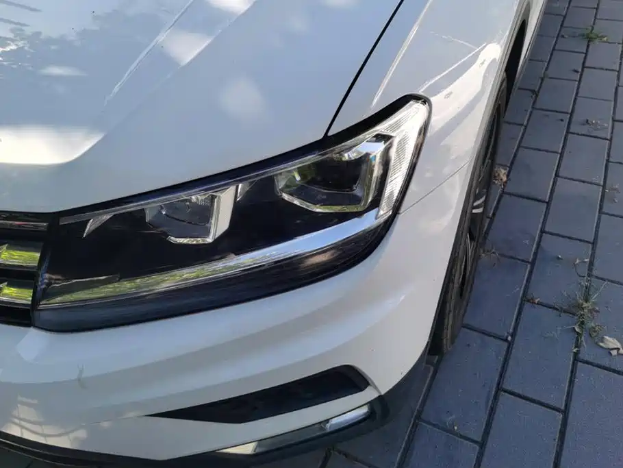 Photo 5 - Volkswagen Tiguan L