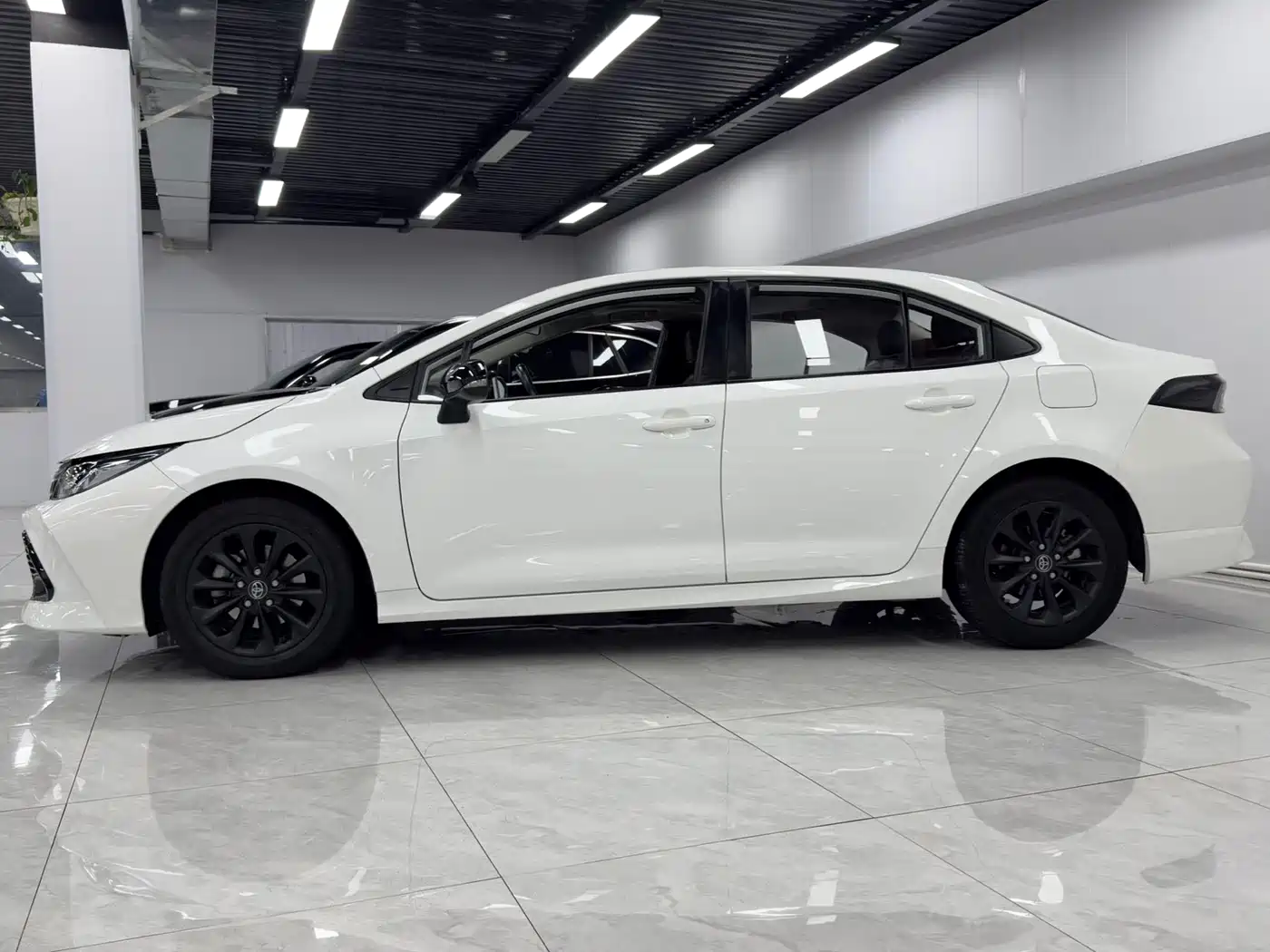 Toyota Corolla 2021 TNGA 1.5L CVT GR SPORT Edition фото 3