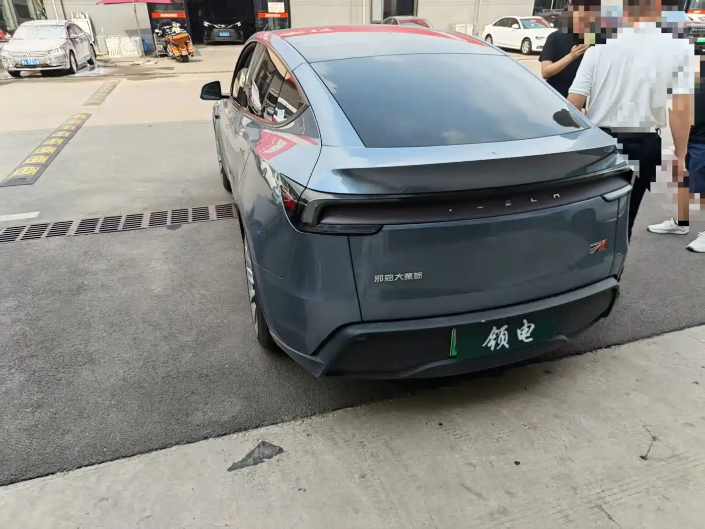 Tesla Model Y 2026 2025 Long Range All-Wheel Drive
